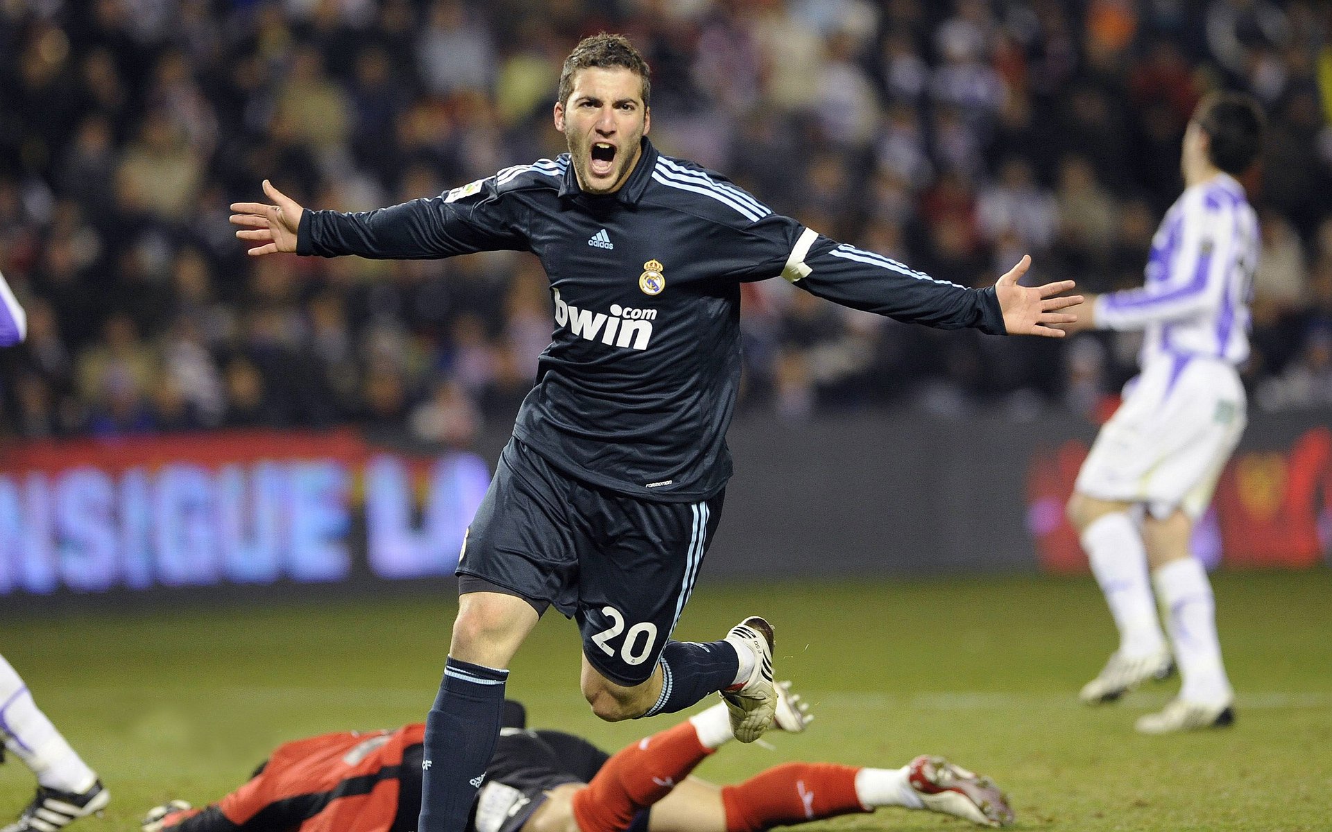 足球联赛裁判语音通讯系统全面部署，足球比赛裁判说什么语言