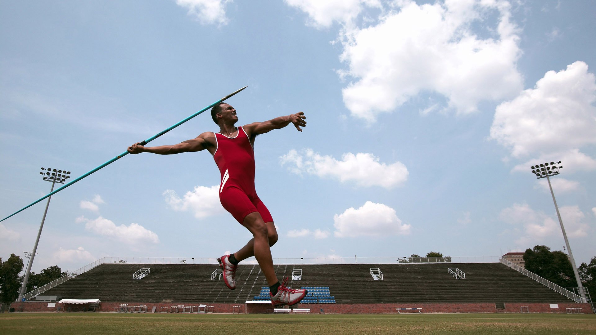 “逆境中的英雄：极端天气下的坚守与突破”，在逆境中崛起的名人