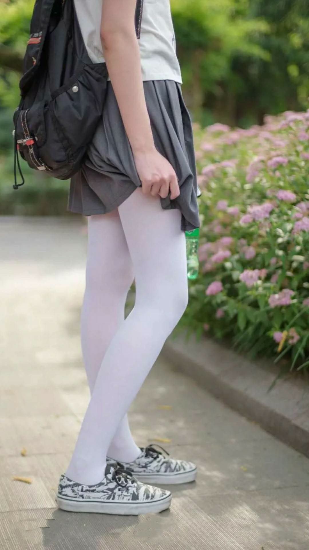 kaiyun网站-伊朗骑手卡尔·阿里·阿尔达比在巴黎奥运会上首次亮相即夺得障碍赛银牌，表现出色。